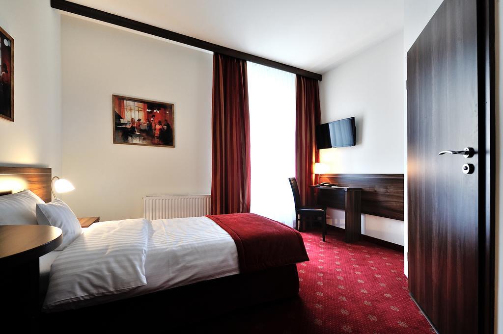 Hotel Centrum Sosnowiec Zimmer foto