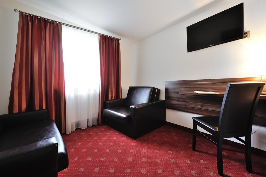 Hotel Centrum Sosnowiec Zimmer foto