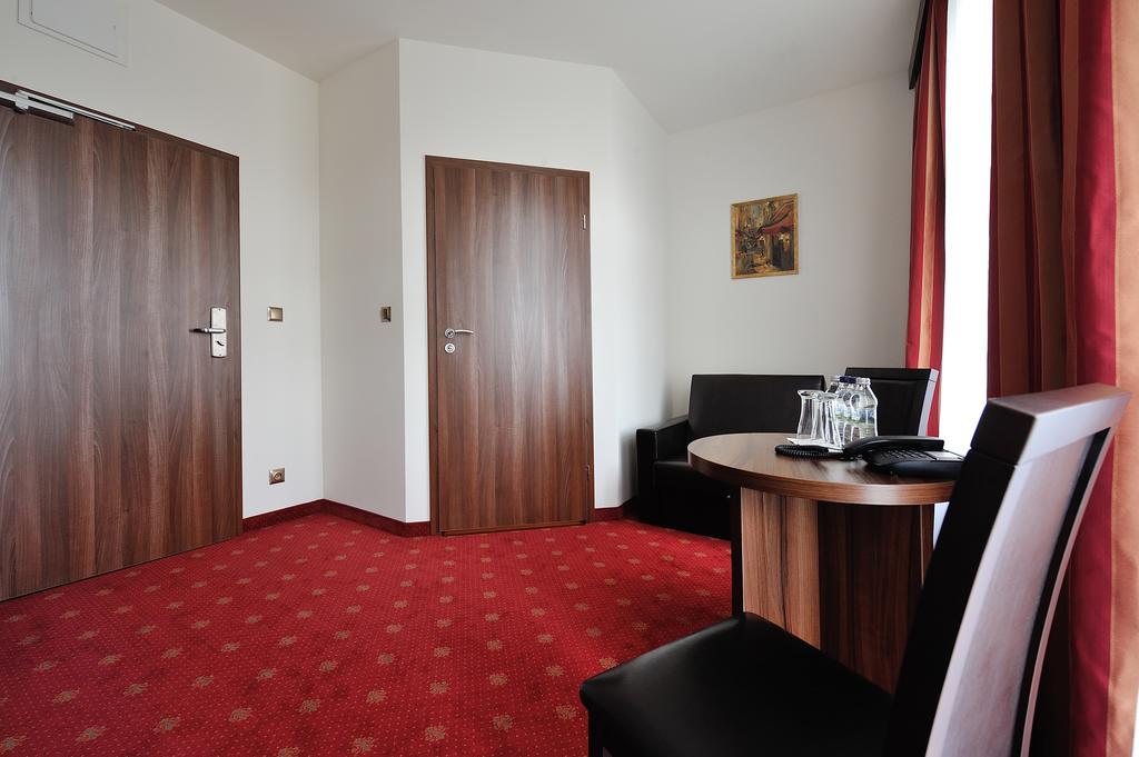 Hotel Centrum Sosnowiec Zimmer foto