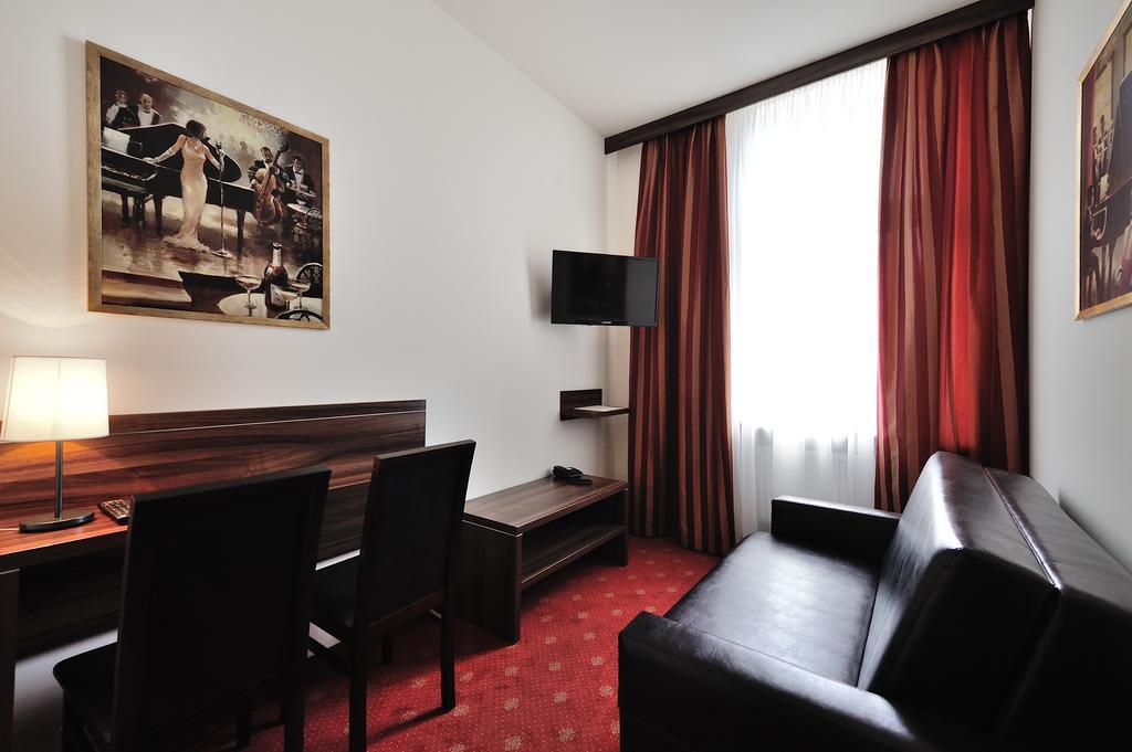 Hotel Centrum Sosnowiec Zimmer foto