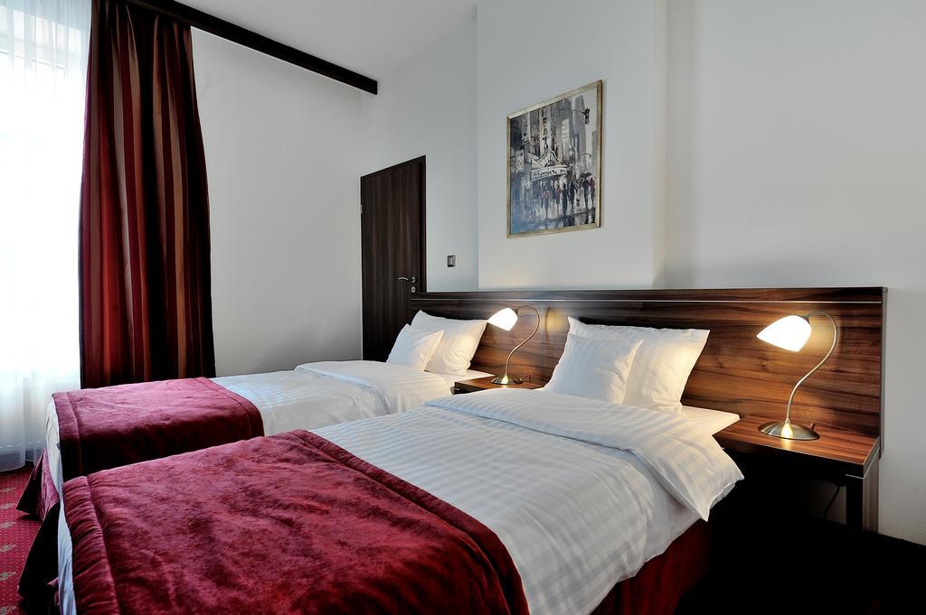 Hotel Centrum Sosnowiec Zimmer foto