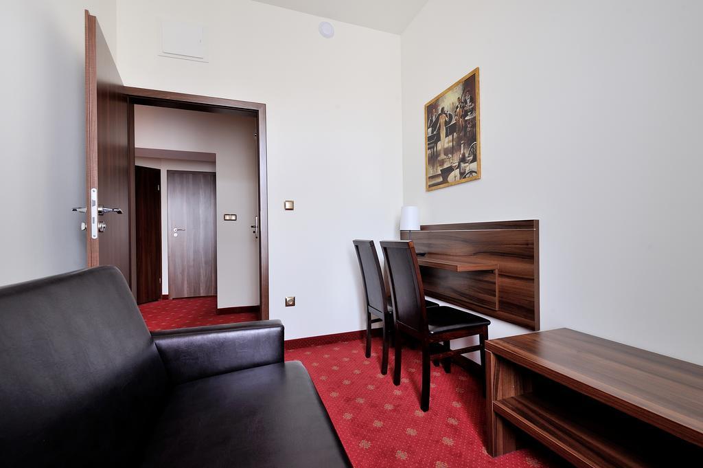 Hotel Centrum Sosnowiec Zimmer foto